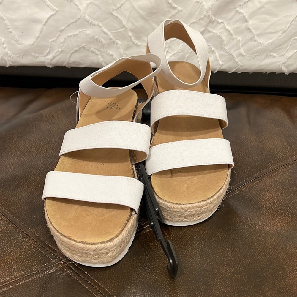 NWT Time & Tru Sandals